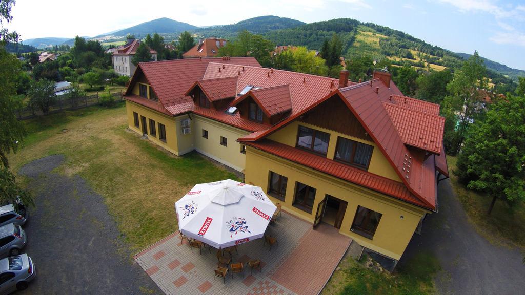Pensjonat Lew Jaskiniowy Stronie Slaskie Exterior photo